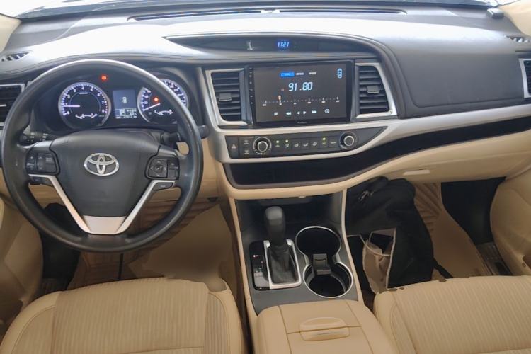 Used Toyota Highlander 2018 2.0T Two-Wheel Drive Elite Version 5 Seats China VI Standard Center Console