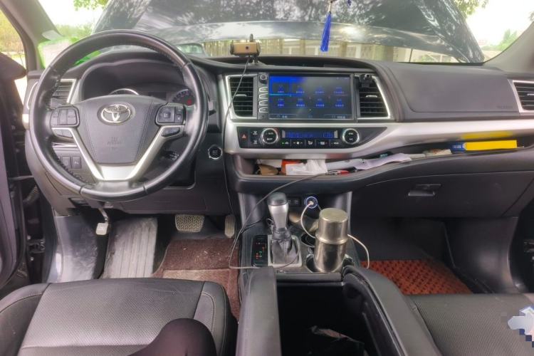 Used Toyota Highlander 2018 2.0T Four-Wheel Drive Luxury Version 7 Seats China VI Standard Center Console