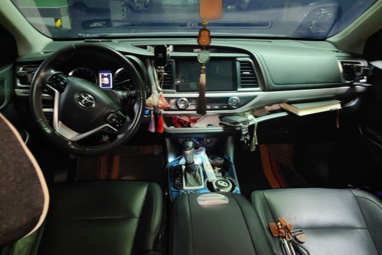 Used Toyota Highlander 2018 2.0T Four-Wheel Drive Prestige Version 7 Seats China V Emission Standard Center Console
