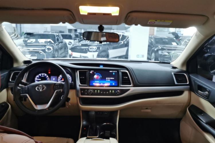 Used Toyota Highlander 2018 2.0T Two-Wheel Drive Elite Version 5 Seats China VI Standard Center Console