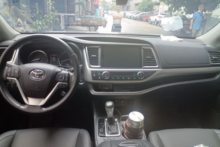 Used Toyota Highlander 2018 2.0T Four-Wheel Drive Prestige Version 7 Seats China VI Standard Center Console
