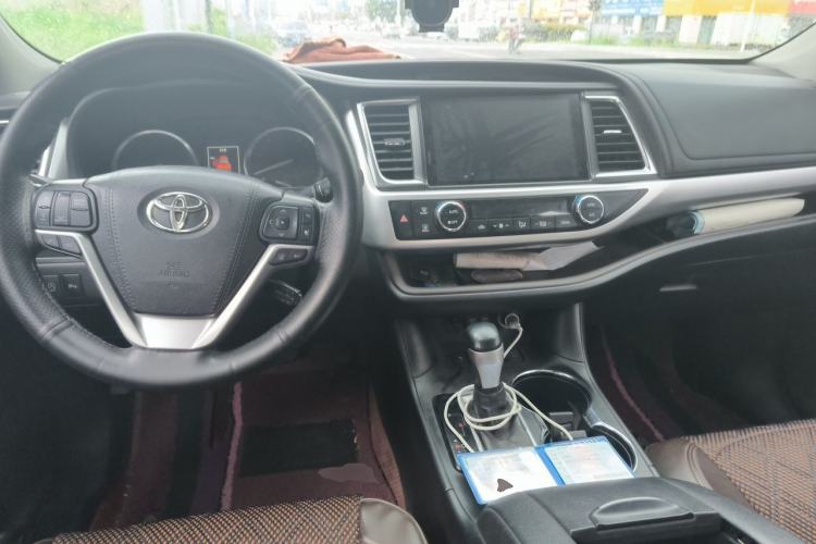 Used Toyota Highlander 2018 2.0T Four-Wheel Drive Prestige Version 7 Seats China VI Standard Center Console