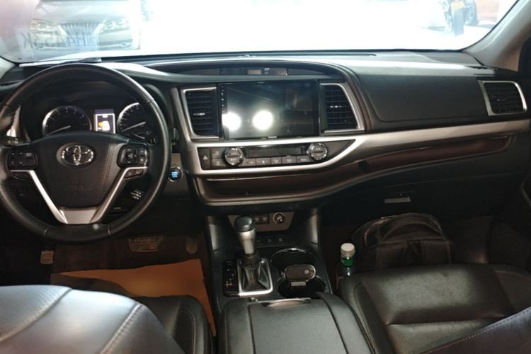 Used Toyota Highlander 2018 2.0T Four-Wheel Drive Luxury Version 7 Seats China VI Standard Center Console