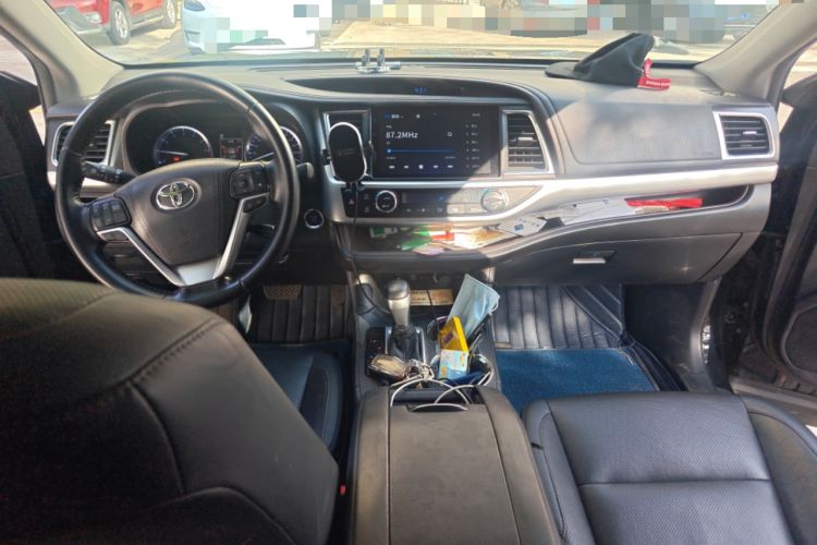 Used Toyota Highlander 2018 2.0T Four-Wheel Drive Luxury Version 7 Seats China VI Standard Center Console