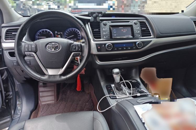 Used Toyota Highlander 2018 2.0T Four-Wheel Drive Luxury Version 7 Seats China VI Standard Center Console