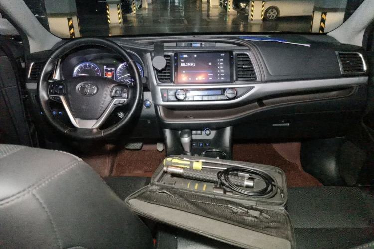 Used Toyota Highlander 2018 2.0T Four-Wheel Drive Prestige Version 7 Seats China VI Standard Center Console