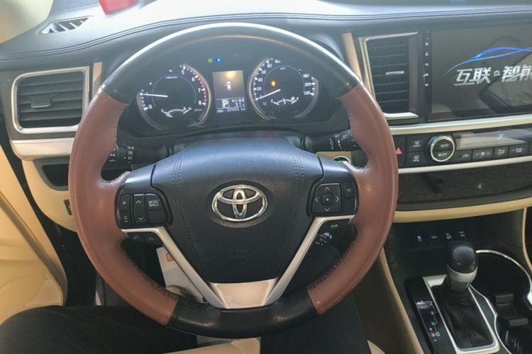 Used Toyota Highlander 2018 2.0T Four-Wheel Drive Elite Edition 7 Seats China VI Standard Center Console