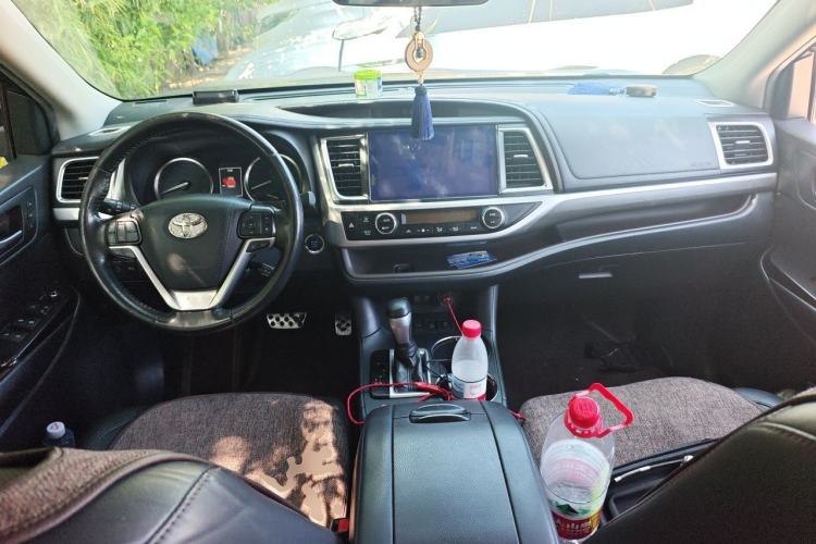 Used Toyota Highlander 2018 2.0T Four-Wheel Drive Supreme Edition 7-Seater China VI Center Console