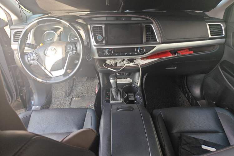 Used Toyota Highlander 2018 2.0T Four-Wheel Drive Prestige Version 7 Seats China V Emission Standard Center Console