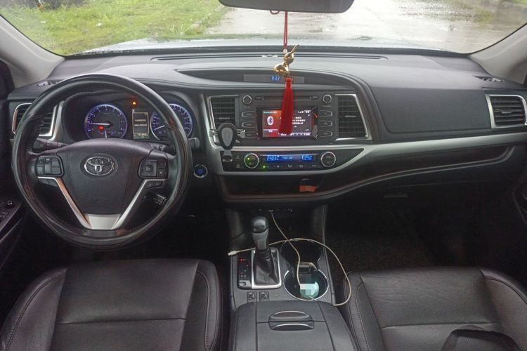 Used Toyota Highlander 2018 2.0T Four-Wheel Drive Luxury Edition 7 Seats China V Emission Standard Center Console