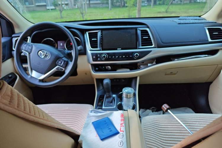Used Toyota Highlander 2018 2.0T Four-Wheel Drive Elite Edition 7 Seats China VI Standard Center Console