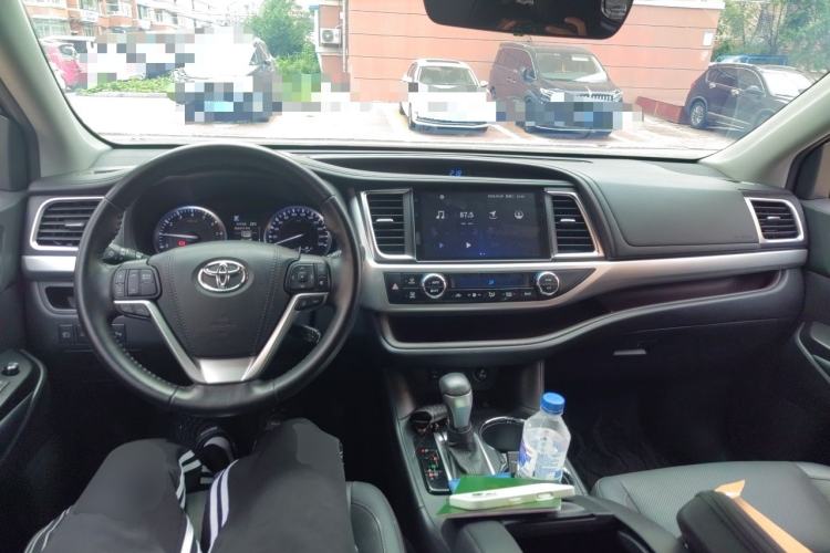 Used Toyota Highlander 2018 2.0T Four-Wheel Drive Prestige Version 7 Seats China VI Standard Center Console