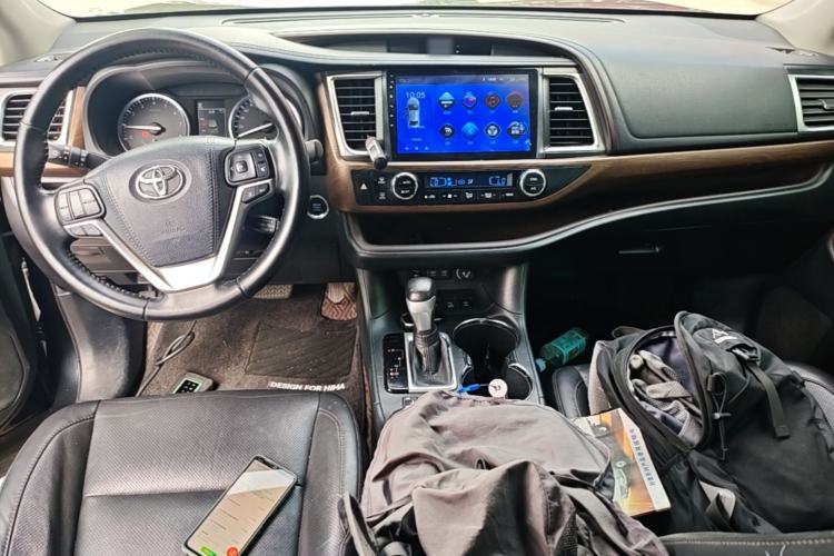 Used Toyota Highlander 2018 2.0T Four-Wheel Drive Luxury Edition 7 Seats China V Emission Standard Center Console