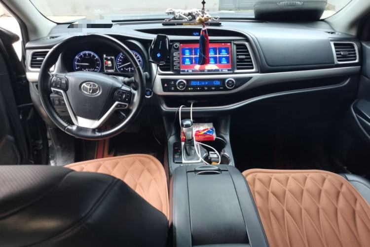 Used Toyota Highlander 2018 2.0T Four-Wheel Drive Luxury Version 7 Seats China VI Standard Center Console