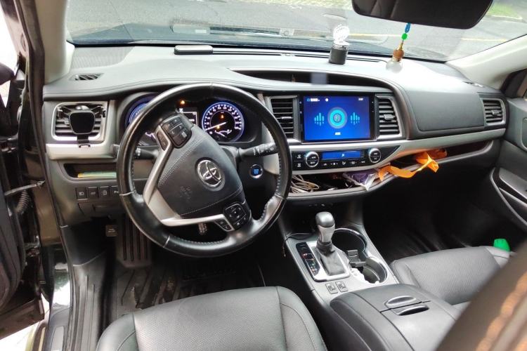 Used Toyota Highlander 2018 2.0T Four-Wheel Drive Prestige Version 7 Seats China VI Standard Center Console
