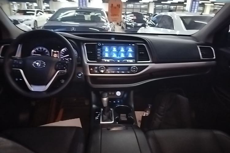 Used Toyota Highlander 2018 2.0T Four-Wheel Drive Luxury Version 7 Seats China VI Standard Center Console