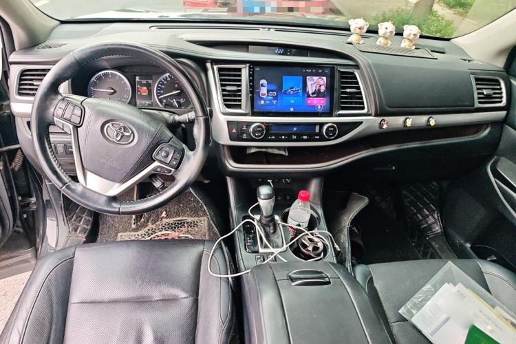Used Toyota Highlander 2018 2.0T Four-Wheel Drive Luxury Version 7 Seats China VI Standard Center Console