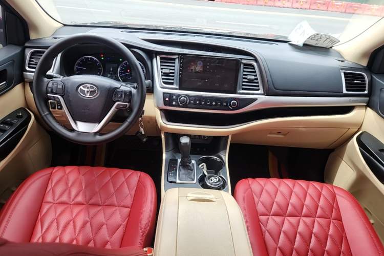 Used Toyota Highlander 2018 2.0T Four-Wheel Drive Elite Edition 7 Seats China VI Standard Center Console