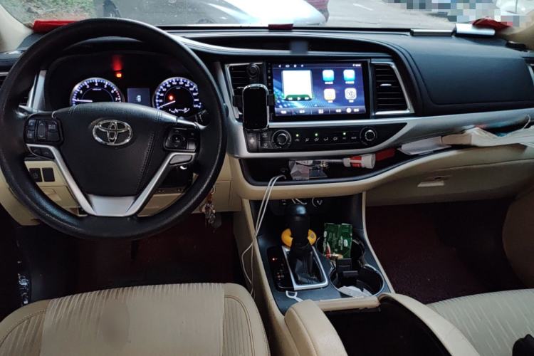 Used Toyota Highlander 2018 2.0T Two-Wheel Drive Elite Version 5 Seats China VI Standard Center Console
