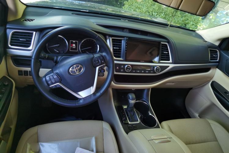 Used Toyota Highlander 2018 2.0T Four-Wheel Drive Luxury Version 7 Seats China VI Standard Center Console