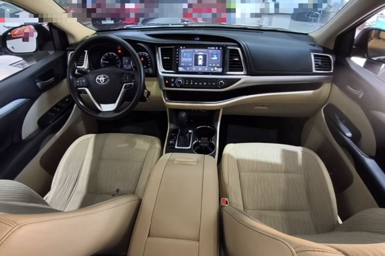 Used Toyota Highlander 2018 2.0T Two-Wheel Drive Elite Edition 7 Seats China VI Standard Center Console