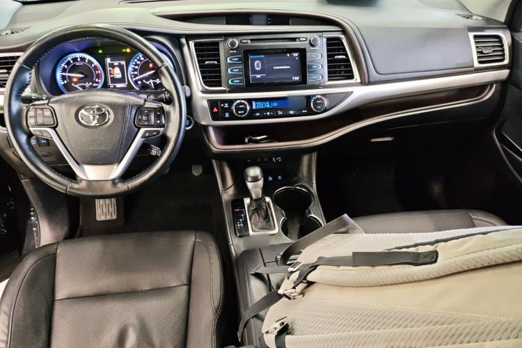 Used Toyota Highlander 2018 2.0T Four-Wheel Drive Luxury Edition 7 Seats China V Emission Standard Center Console