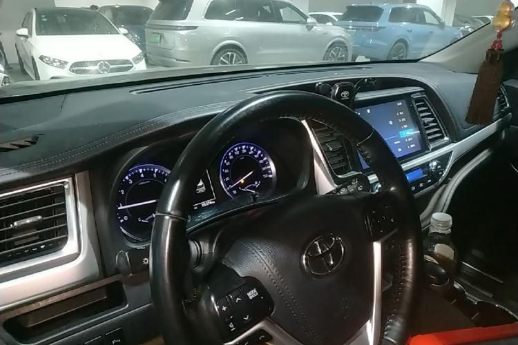 Used Toyota Highlander 2018 2.0T Four-Wheel Drive Prestige Version 7 Seats China VI Standard Center Console