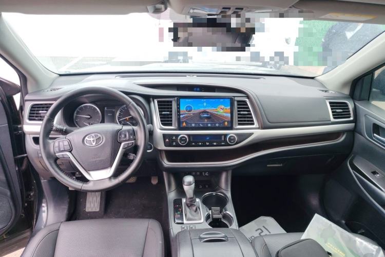 Used Toyota Highlander 2018 2.0T Four-Wheel Drive Luxury Version 7 Seats China VI Standard Center Console