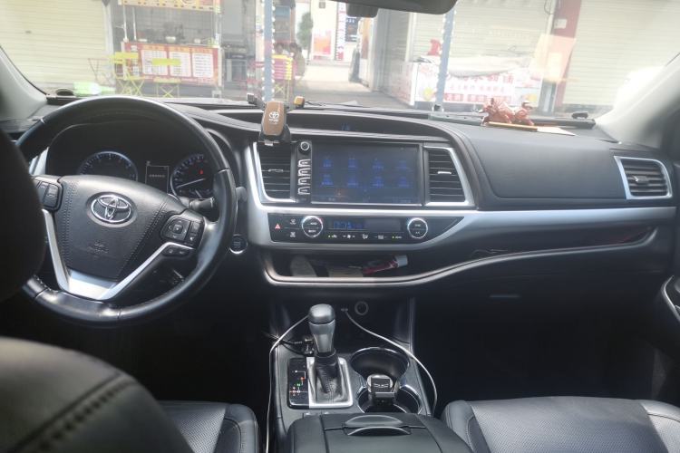 Used Toyota Highlander 2018 2.0T Four-Wheel Drive Luxury Version 7 Seats China VI Standard Center Console