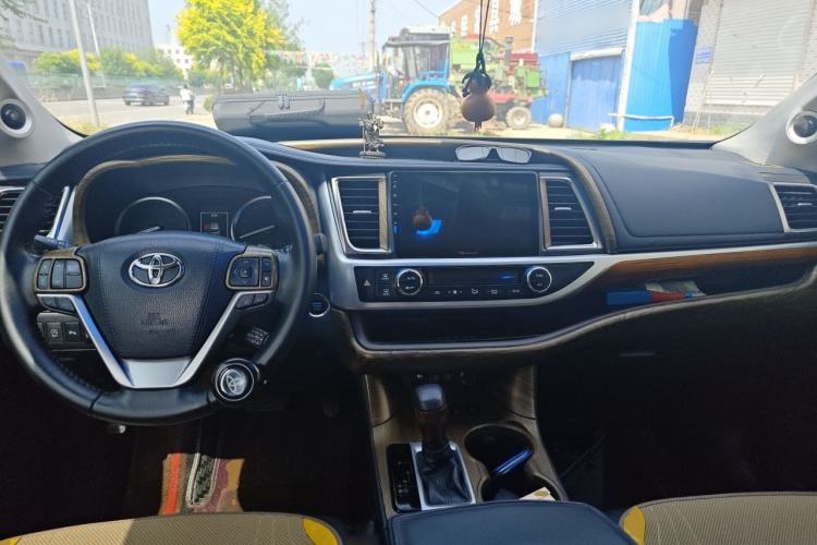 Used Toyota Highlander 2018 2.0T Four-Wheel Drive Prestige Version 7 Seats China VI Standard Center Console