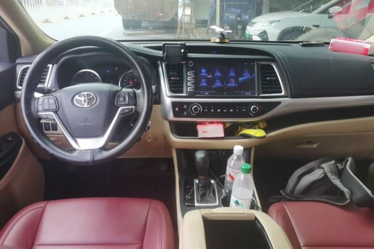 Used Toyota Highlander 2018 2.0T Two-Wheel Drive Elite Edition 7 Seats China VI Standard Center Console