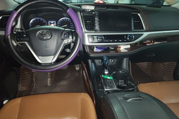 Used Toyota Highlander 2018 2.0T Four-Wheel Drive Knight Edition 7 Seats China VI Standard Center Console
