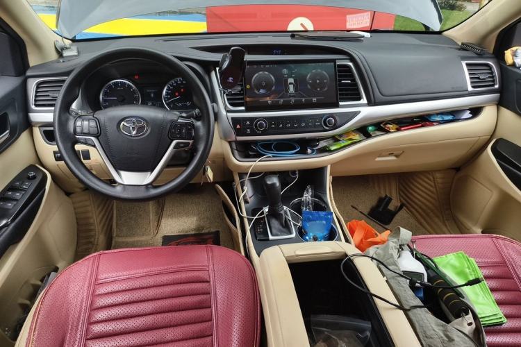 Used Toyota Highlander 2018 2.0T Two-Wheel Drive Elite Edition 5 Seats Emission Standard China V Center Console