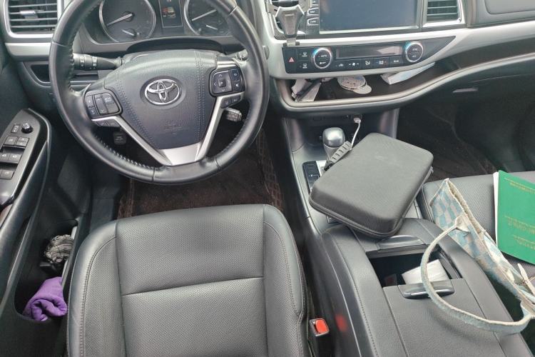 Used Toyota Highlander 2018 2.0T Four-Wheel Drive Luxury Version 7 Seats China VI Standard Center Console