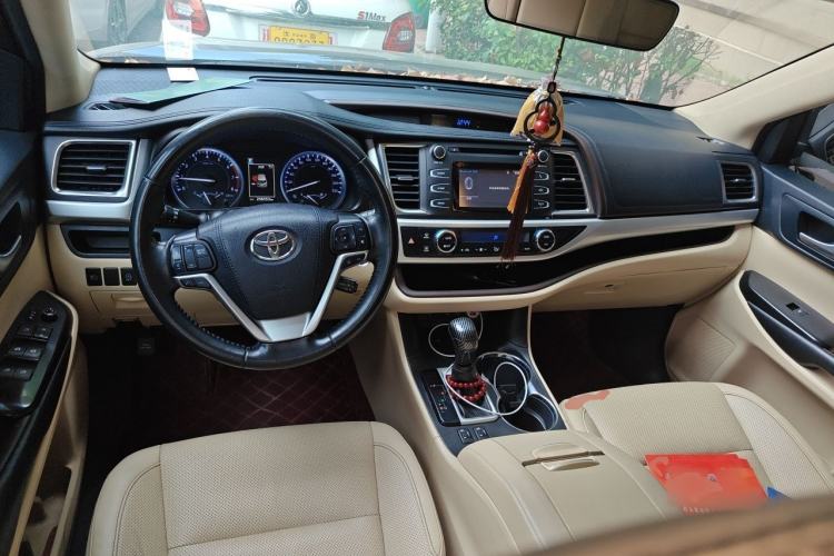 Used Toyota Highlander 2018 2.0T Four-Wheel Drive Luxury Edition 7 Seats China V Emission Standard Center Console