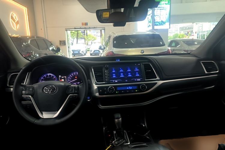 Used Toyota Highlander 2018 2.0T Four-Wheel Drive Knight Edition 7 Seats China VI Standard Center Console