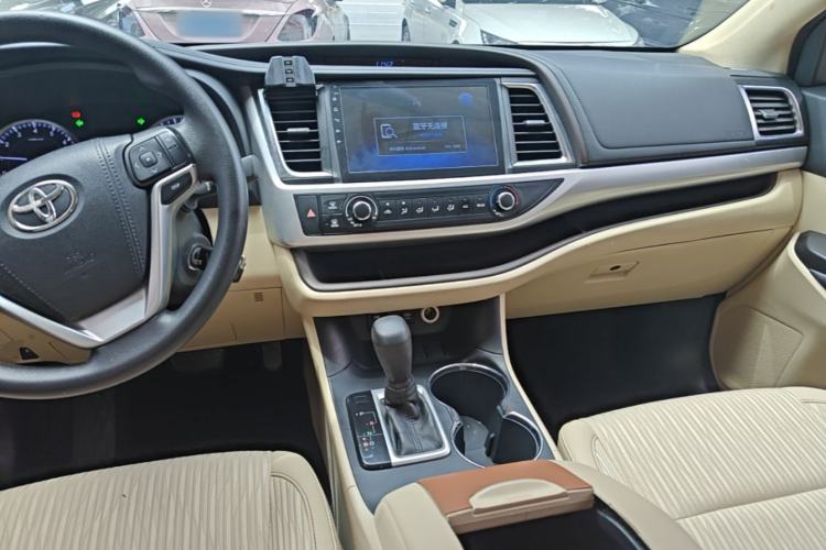 Used Toyota Highlander 2018 2.0T Two-Wheel Drive Elite Edition 5 Seats Emission Standard China V Center Console