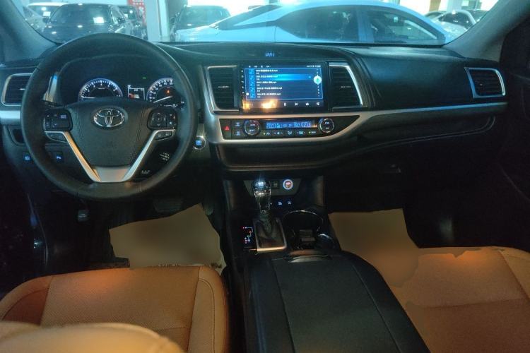 Used Toyota Highlander 2018 2.0T Four-Wheel Drive Knight Edition 7 Seats China VI Standard Center Console