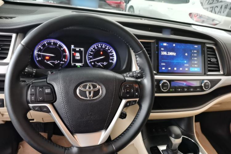Used Toyota Highlander 2018 2.0T Four-Wheel Drive Prestige Version 7 Seats China VI Standard Center Console