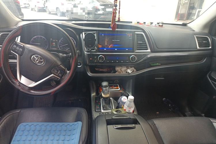 Used Toyota Highlander 2018 2.0T Four-Wheel Drive Luxury Edition 7 Seats China V Emission Standard Center Console