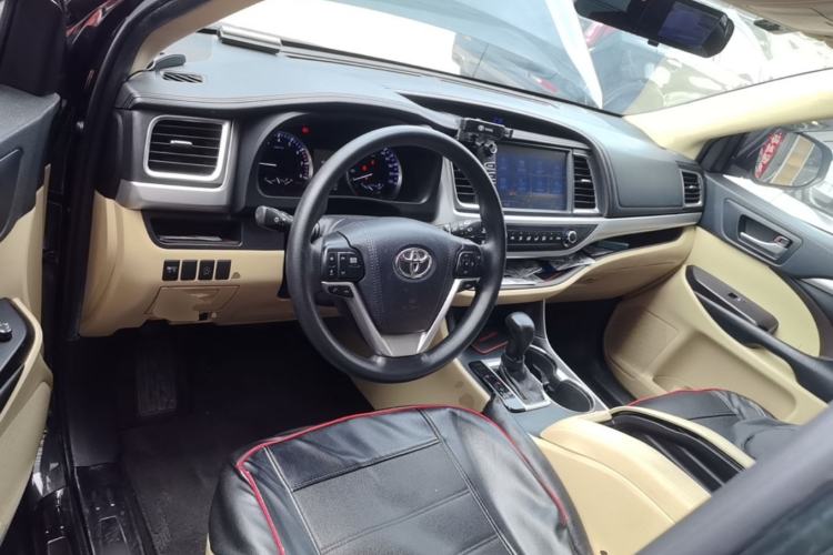 Used Toyota Highlander 2018 2.0T Two-Wheel Drive Elite Edition 7 Seats China VI Standard Center Console