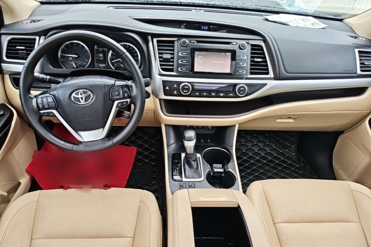 Used Toyota Highlander 2018 2.0T Four-Wheel Drive Luxury Edition 7 Seats China V Emission Standard Center Console
