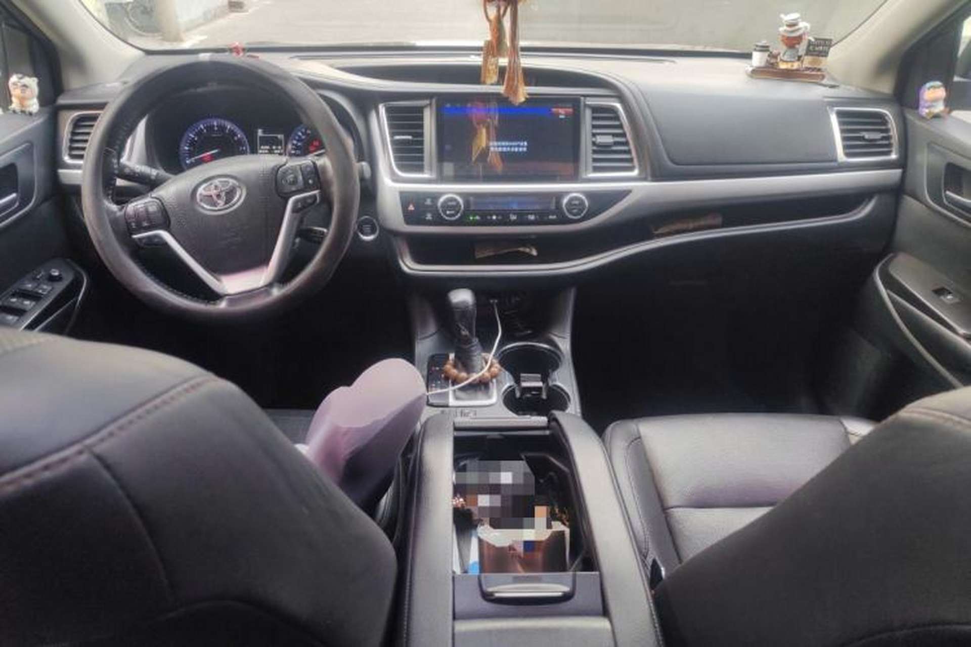 Used Toyota Highlander 2018 2.0T Four-Wheel Drive Luxury Edition 7 Seats China V Emission Standard Center Console