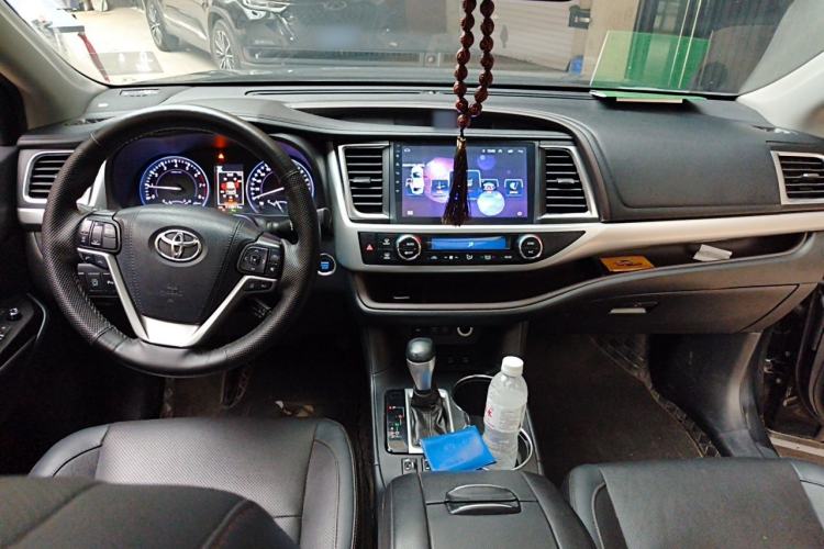 Used Toyota Highlander 2018 2.0T Four-Wheel Drive Luxury Version 7 Seats China VI Standard Center Console