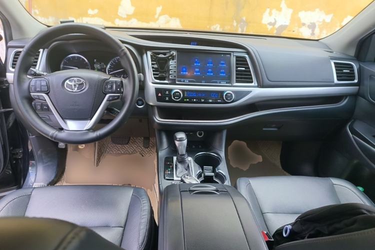 Used Toyota Highlander 2018 2.0T Four-Wheel Drive Luxury Version 7 Seats China VI Standard Center Console