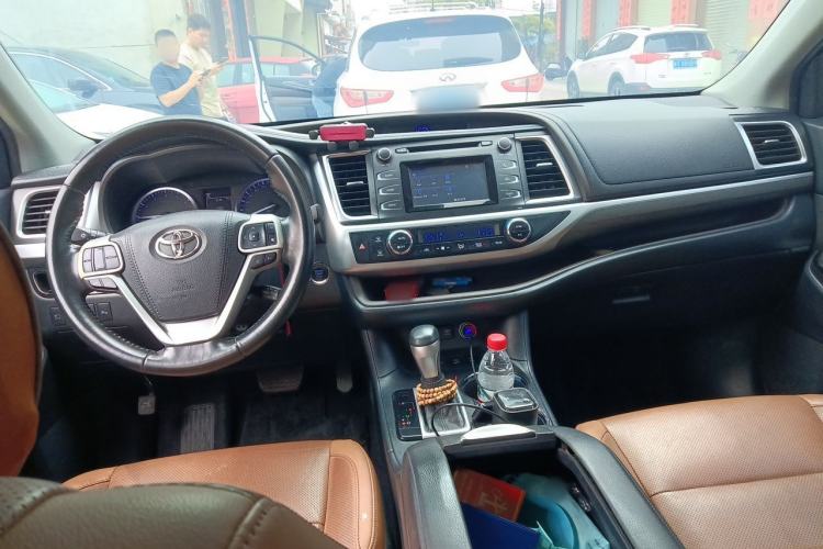 Used Toyota Highlander 2018 2.0T Four-Wheel Drive Knight Edition 7 Seats China VI Standard Center Console