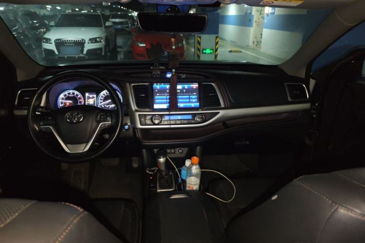 Used Toyota Highlander 2018 2.0T Four-Wheel Drive Luxury Edition 7 Seats China V Emission Standard Center Console