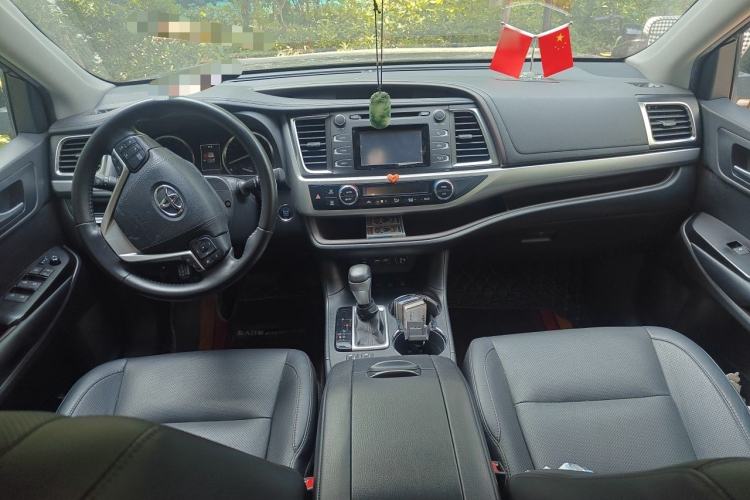 Used Toyota Highlander 2018 2.0T Four-Wheel Drive Luxury Version 7 Seats China VI Standard Center Console