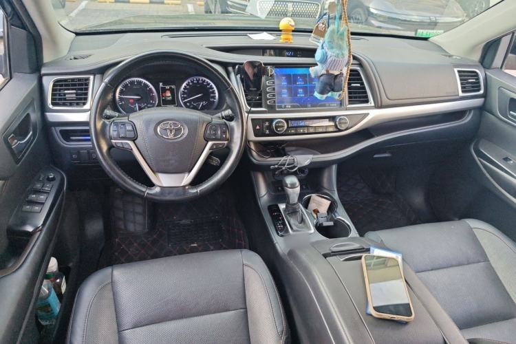 Used Toyota Highlander 2018 2.0T Four-Wheel Drive Luxury Version 7 Seats China VI Standard Center Console