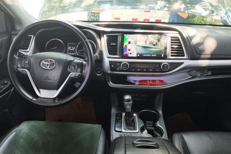 Used Toyota Highlander 2018 2.0T Four-Wheel Drive Luxury Version 7 Seats China VI Standard Center Console